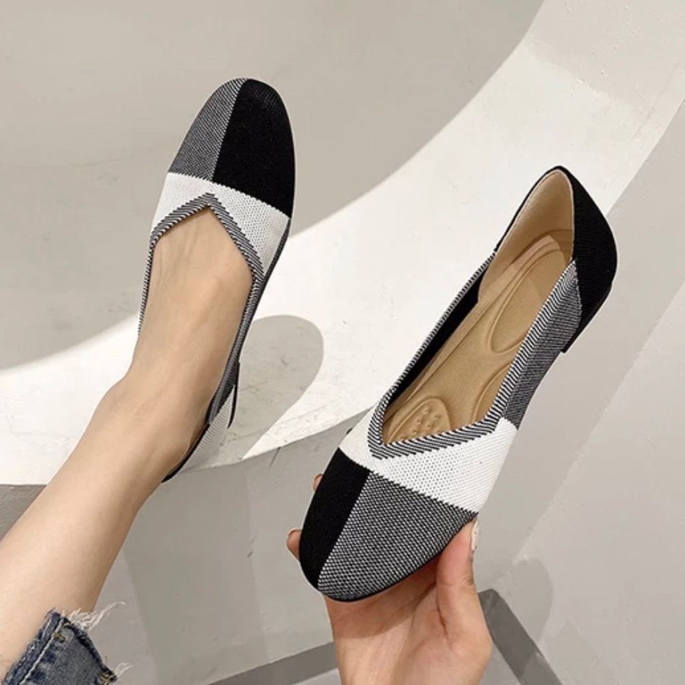 New black white color block knit round toe slip on flats size 8